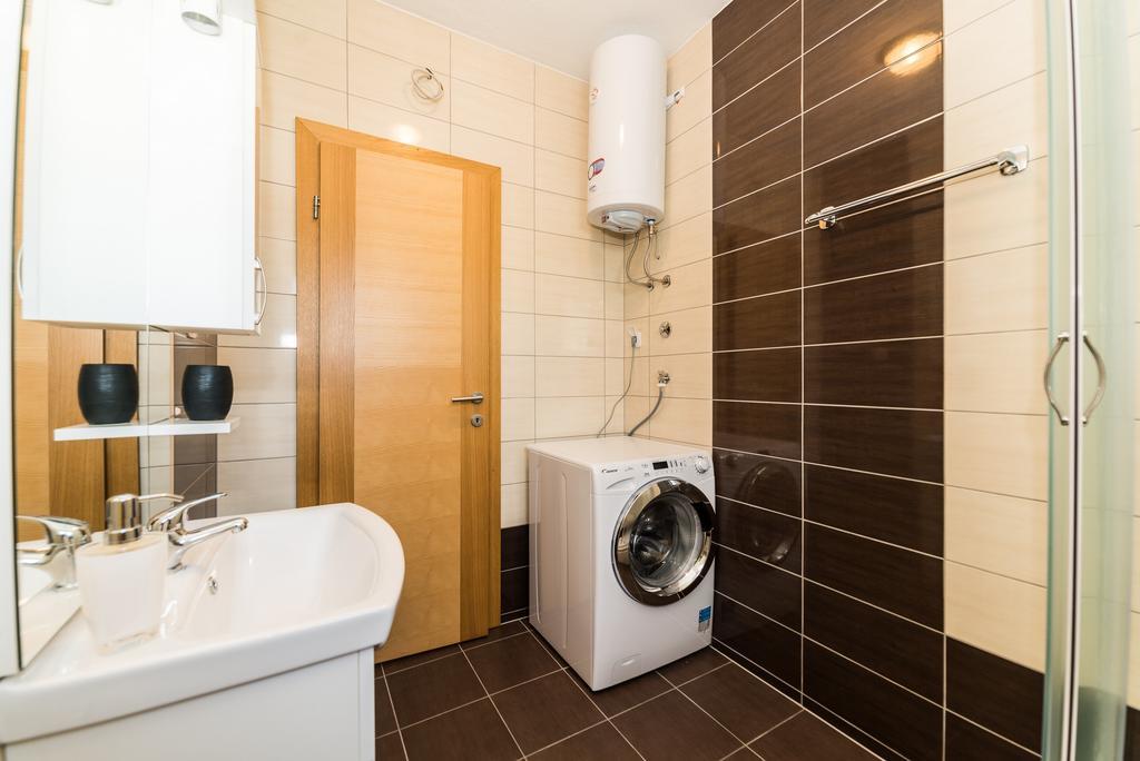 Apartments Kovacevic วีร์ ภายนอก รูปภาพ