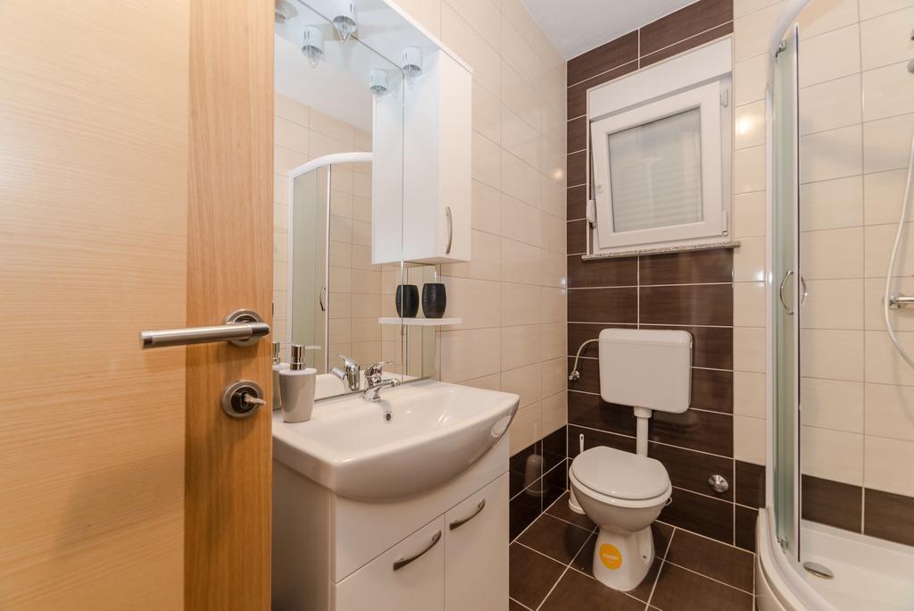 Apartments Kovacevic วีร์ ภายนอก รูปภาพ